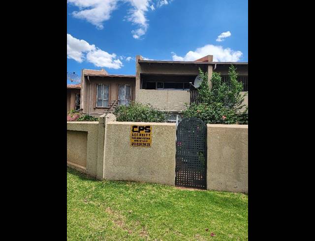 2 BEDROOM TOWNHOUSE FOR SALE IN FLORENTIA